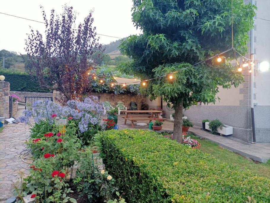 La Flor De Toranzo "Vive Los Valles Pasiegos" Prases Екстер'єр фото